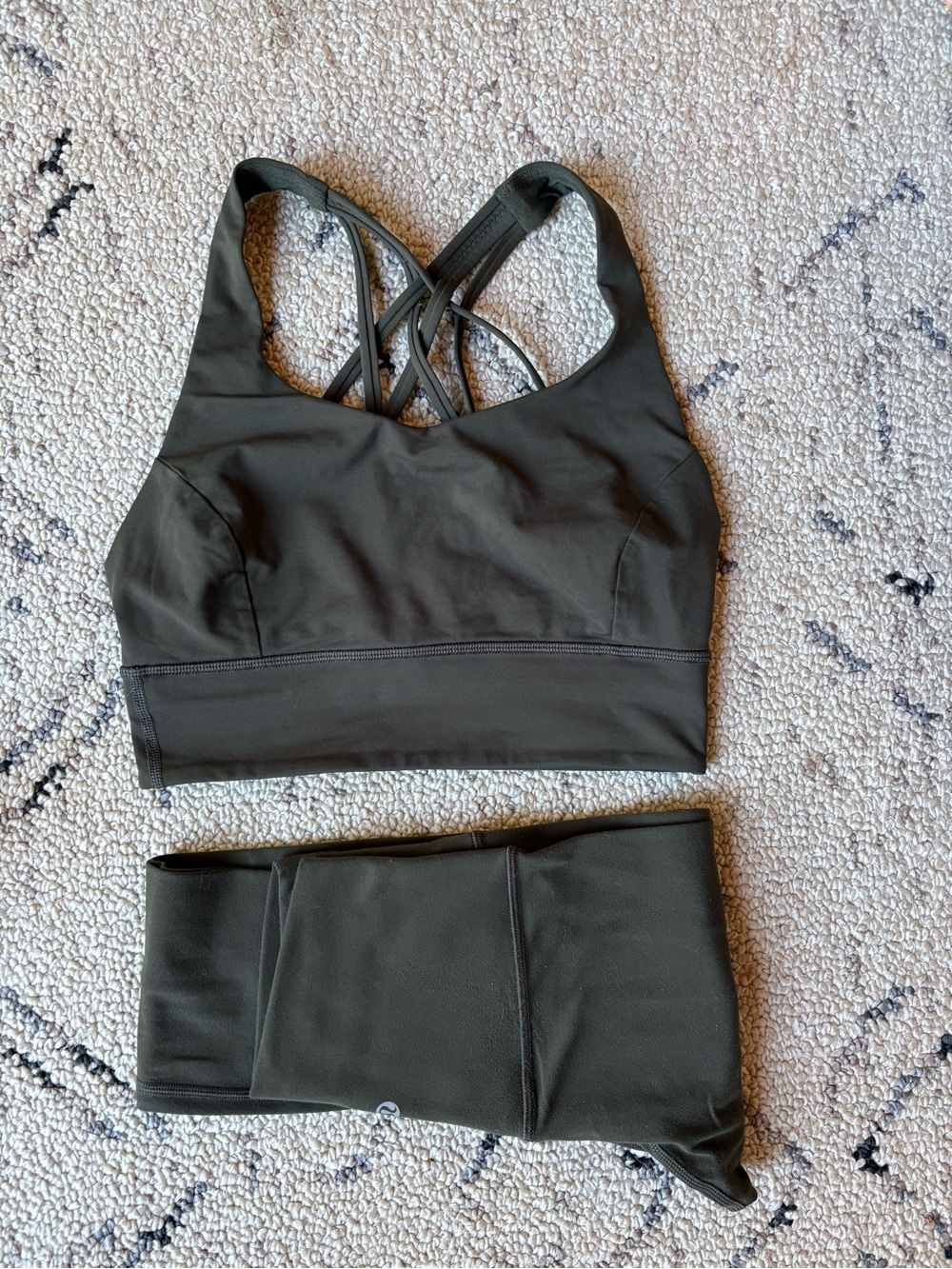 Lululemon set olive bra 6 leggings 4
